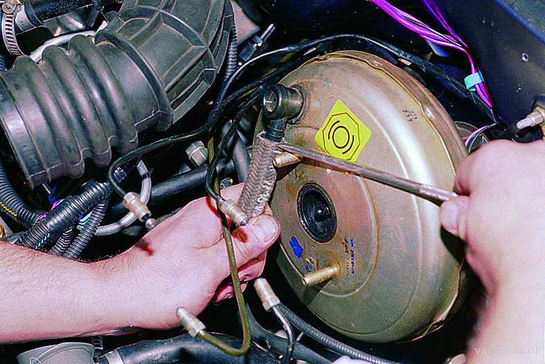 Вакуумный усилитель тормозов: ремонт и регулировка