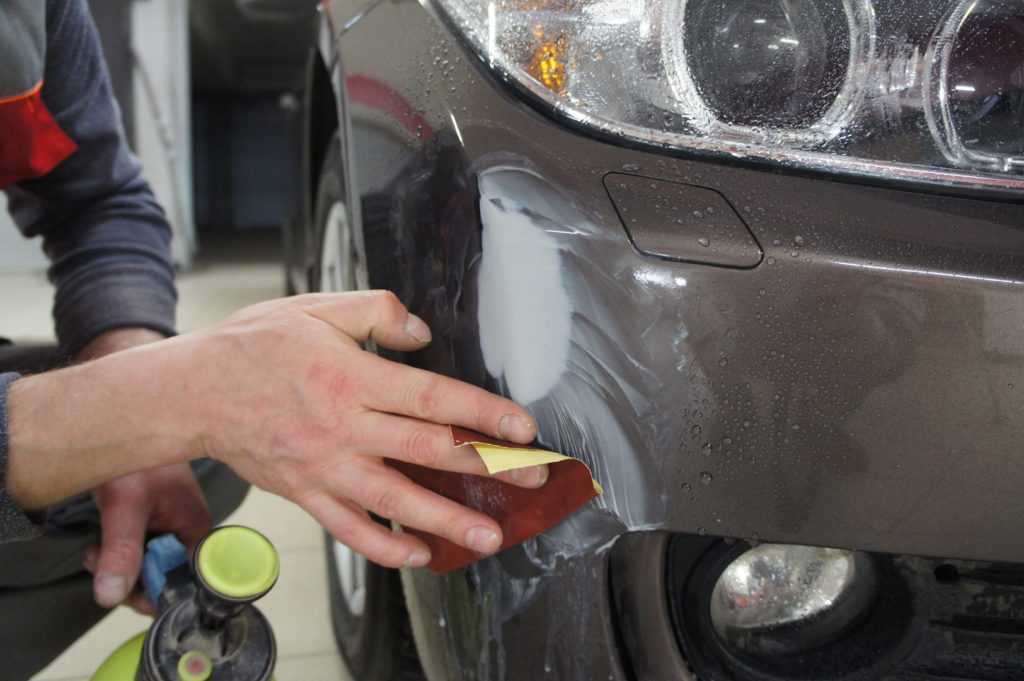 Как убрать царапины на кузове автомобиля своими руками с помощью полировки и прочих способов, как работать с мелкими и глубокими повреждениями