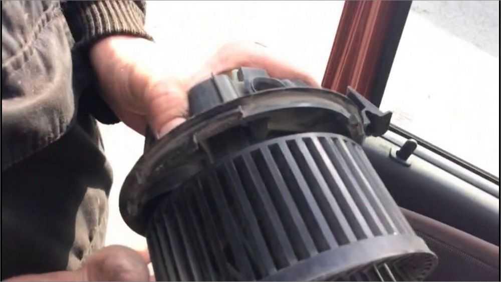 Замена моторчика печки рено логан своими руками (+видео и фото)