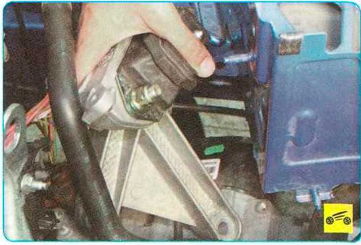 Снятие и установка поддона картера двигателя рено симбол