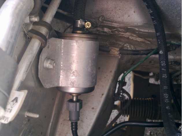 Замена топливного фильтра на автомобиле рено логан 1