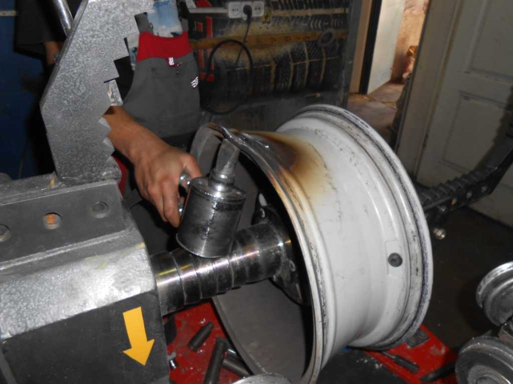 Проведение мелкого ремонта колёсных дисков своими руками