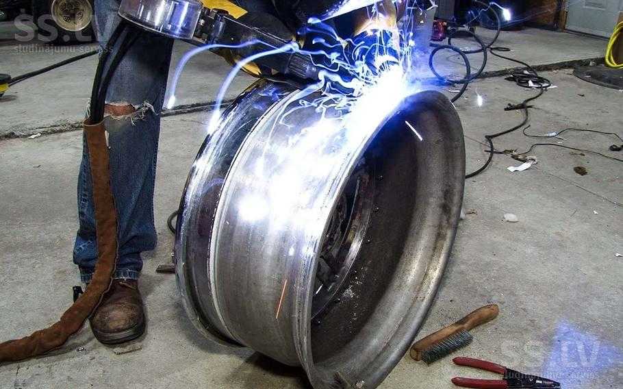 Проведение мелкого ремонта колёсных дисков своими руками