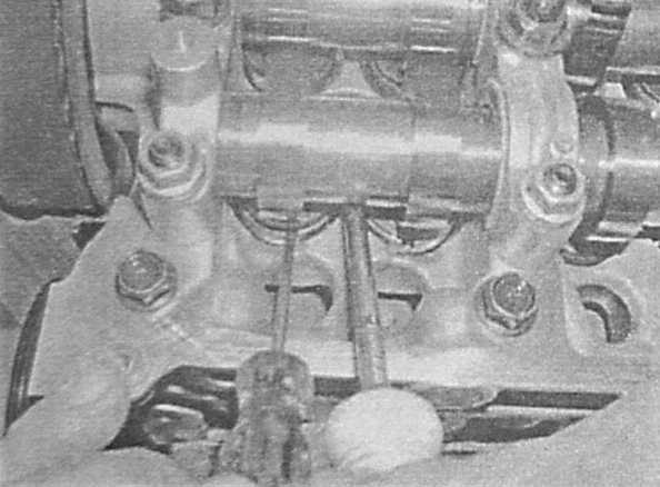 Проверка и регулировка зазоров клапанов | ремонт дизельного двигателя в двигательном отсеке | renault megane