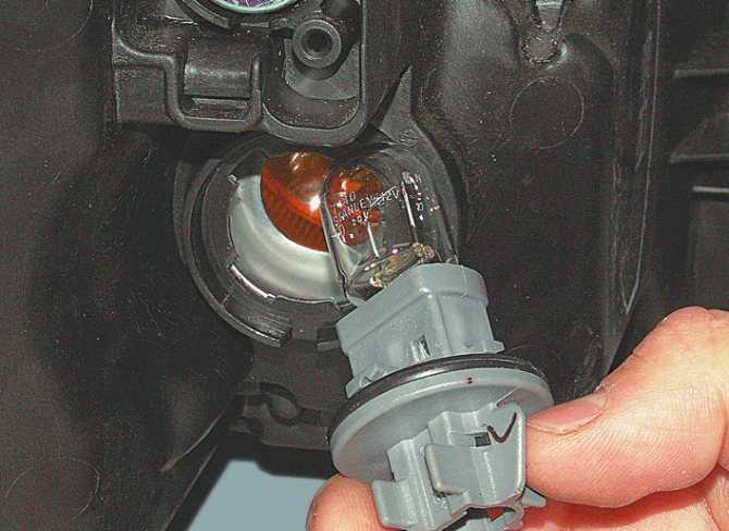 Как заменить лампочки габаритов и поворотников на renault sandero