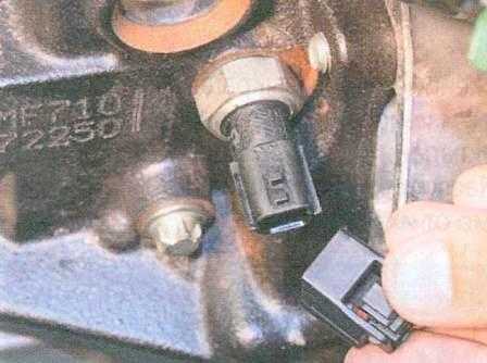 Renault master с 1998, снятие датчика давления масла инструкция онлайн