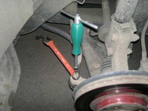 Как поменять рулевой наконечник без регулировки схождения на рено логан