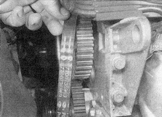 Снятие, осмотр и установка зубчатого приводного ремня | ремонт дизельного двигателя в двигательном отсеке | renault megane