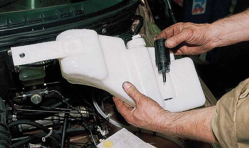 Способы ремонта стеклоомывателя автомобиля своими руками