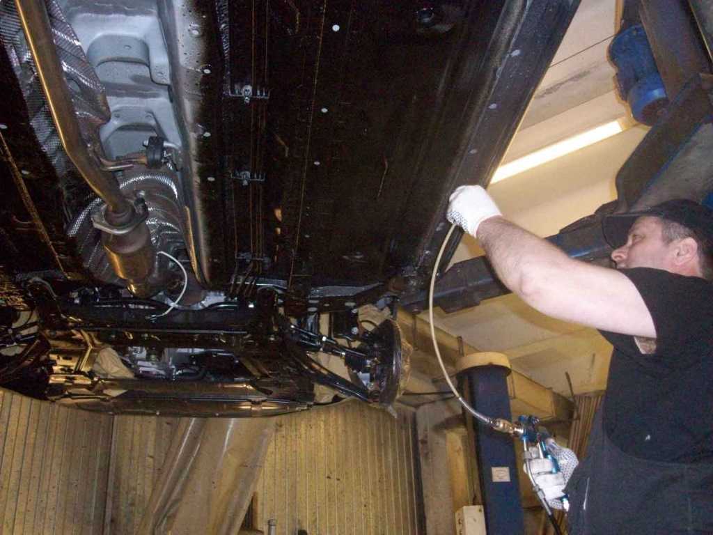 Обработка и ремонта днища автомобиля своими руками: советы и рекомендации