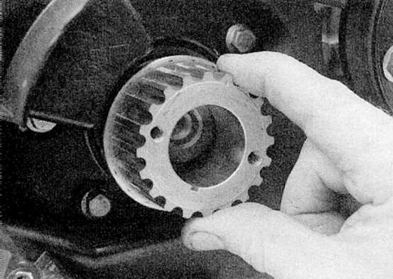 Снятие у установка зубчатых колес приводного ремня и механизма натяжения | ремонт дизельного двигателя в двигательном отсеке | renault megane